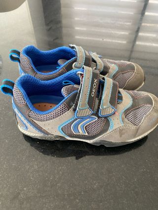 Zapatillas Geox niño velcro azul y gris numero 33