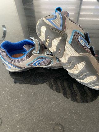 Zapatillas Geox niño velcro azul y gris numero 33