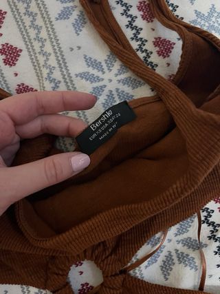 Vestido marrón con abertura