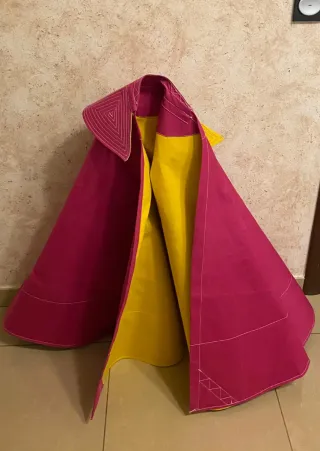 Capote de torero rosa