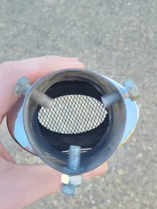 Cola de escape azul cromada