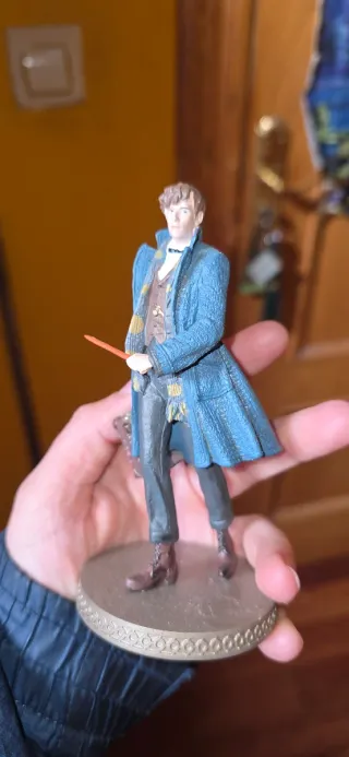 Figura Newt Scamander con varita