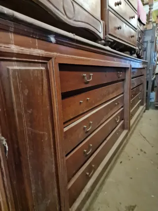 Mostrador/mueble antiguo de madera con cajones