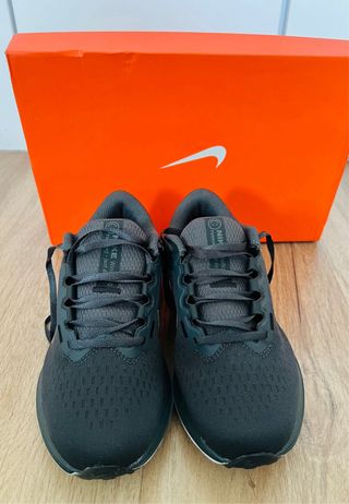 Nike Air Winflo 10 Mujer Negro/Dorado