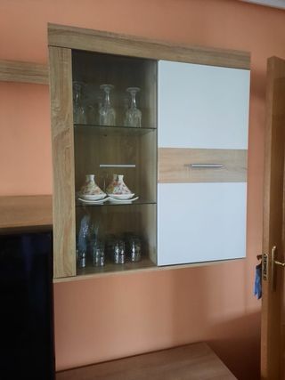 Mueble de salón con TV