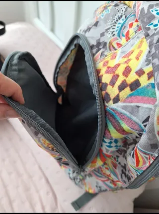 Mochila O'Neill gris con estampado floral