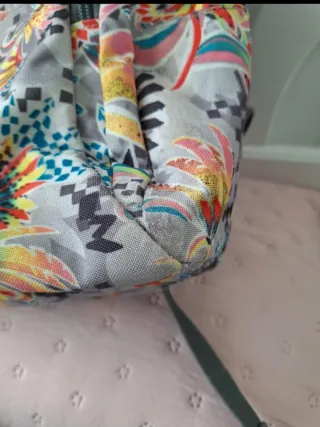 Mochila O'Neill gris con estampado floral