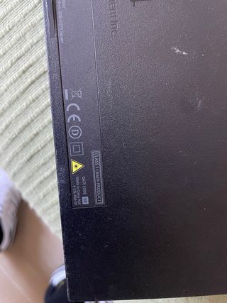 PS4 Slim (PlayStation 4) con 3 mandos y cables