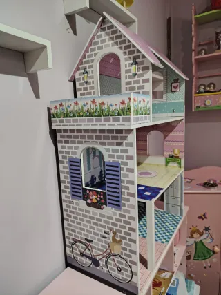 Casa de muñecas de madera