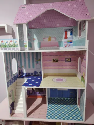 Casa de muñecas de madera