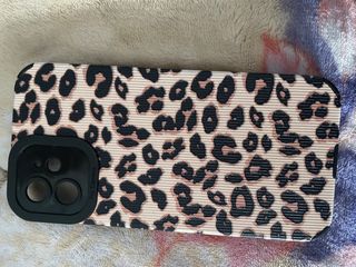 Custodia per iPhone 12 con stampa leopardata
