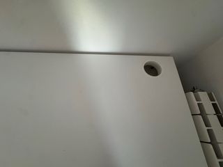 Scrivania bianca con 2 cassetti