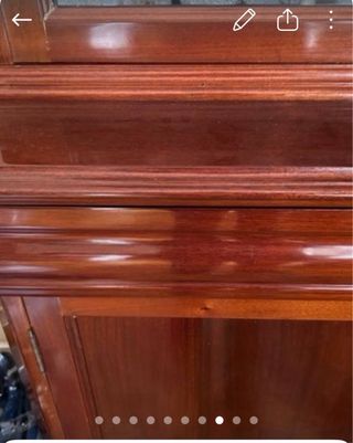 Vitrina de caoba maciza con puertas de cristal