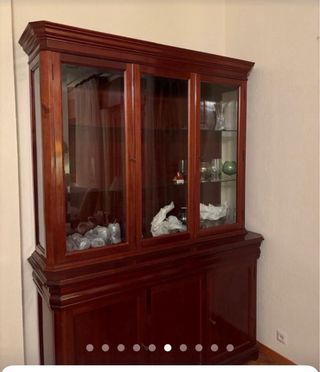 Vitrina de caoba maciza con puertas de cristal