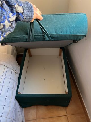 Reposapiés Ektorp con almacenaje