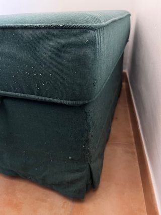 Reposapiés Ektorp con almacenaje