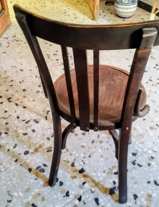 Media docena sillas madera clásicas