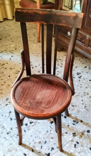 Media docena sillas madera clásicas