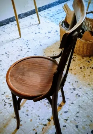 Media docena sillas madera clásicas