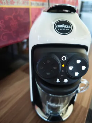 Cafetera Lavazza Desea + Cápsulas