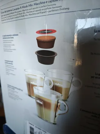 Cafetera Lavazza Desea + Cápsulas