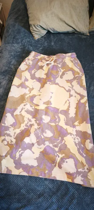 Falda larga estampada invierno. Marca monki.