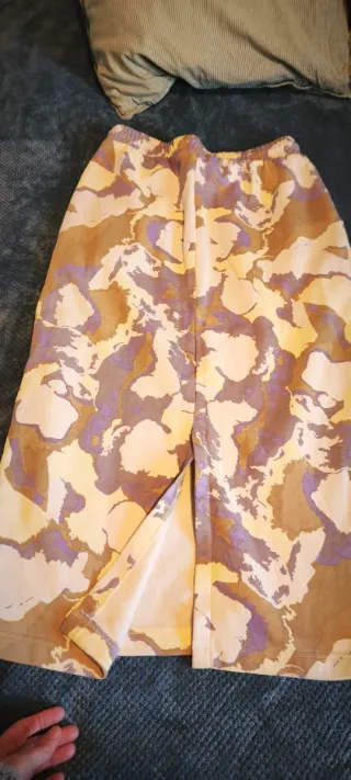 Falda larga estampada invierno. Marca monki.