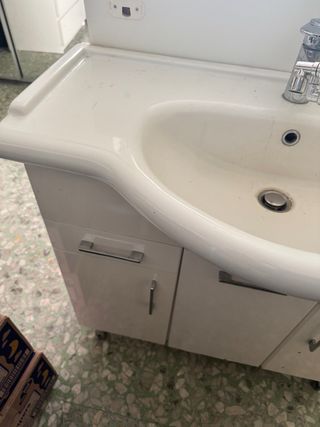 Vendo mobile bagno diviso in due parti.