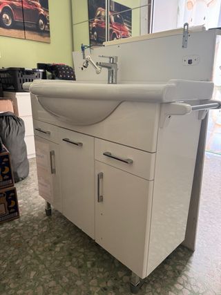 Vendo mobile bagno diviso in due parti.