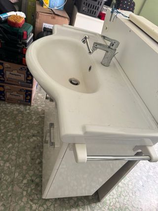 Vendo mobile bagno diviso in due parti.