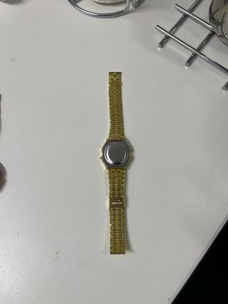 Reloj Dorado