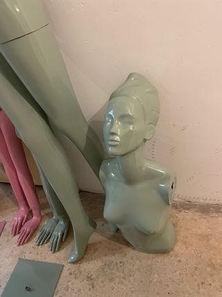 Maniquíes mujer verde y rosa
