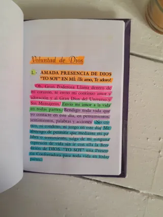 El libro de oro y libro de oraciones y decretos