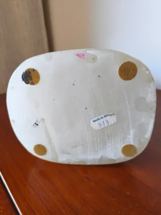 Escultura Dama con Galgo