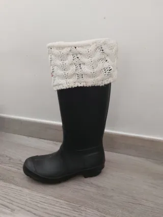 Botas Negras con calcetines Hunter Blancos