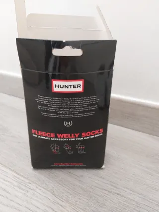 Botas Negras con calcetines Hunter Blancos