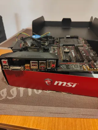 Placa base MSI Z270 GAMING M3 y procesador i5 7600
