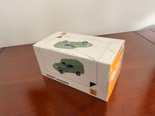 Coche Miniatura Renault Juvaquatre 1/43