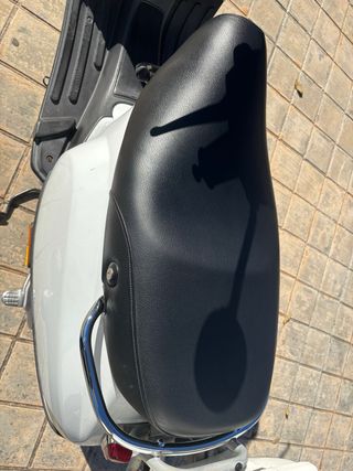 Vespa LX50 2T Blanca