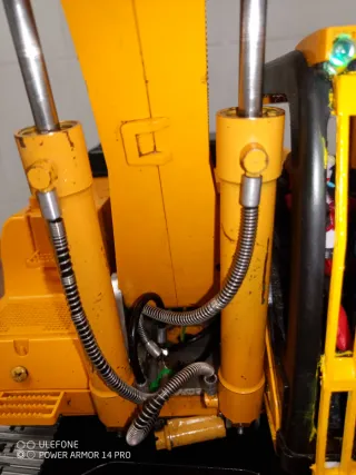Se vende. Excavadora rc hidraulica. CAT 320.