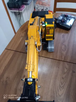 Se vende. Excavadora rc hidraulica. CAT 320.