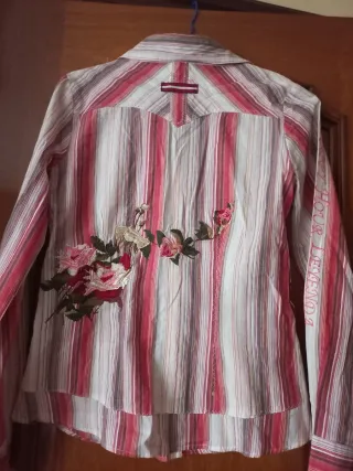 Camisa Rayas Flores Bordadas