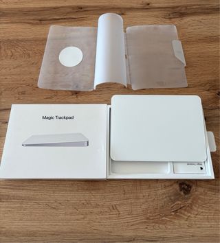 Apple Magic Trackpad 3 + soporte ergonómico