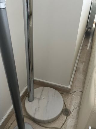 Lámpara de pie cromada moderna