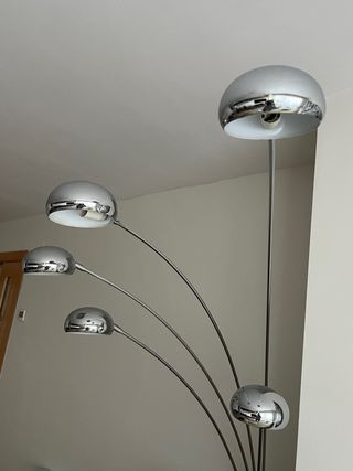 Lámpara de pie cromada moderna