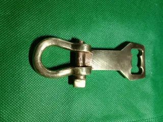 Abrebotellas latón grillete