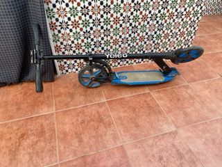 Patinete plegable azul con amortiguador