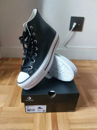 Converse Piel Negras Talla 39.5 Sin Estrenar