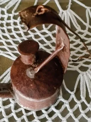 Candil antiguo de metal