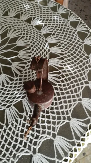 Candil antiguo de metal